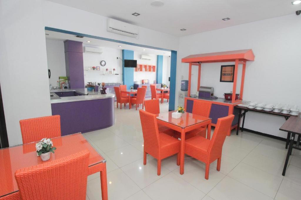 Oriza Hotel Surabaya Exterior photo