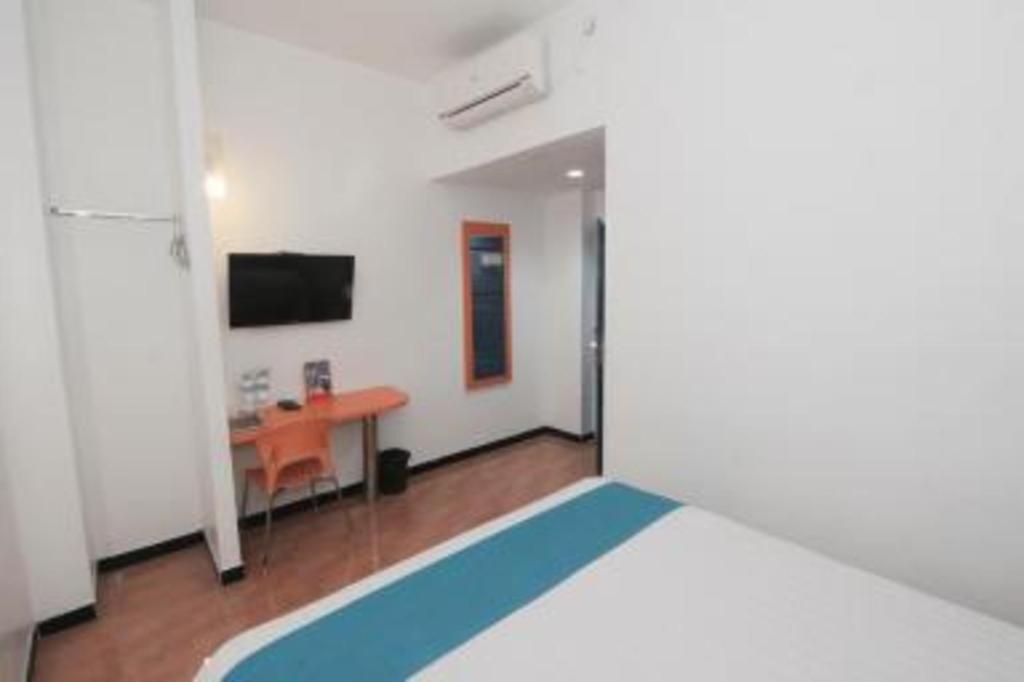 Oriza Hotel Surabaya Exterior photo