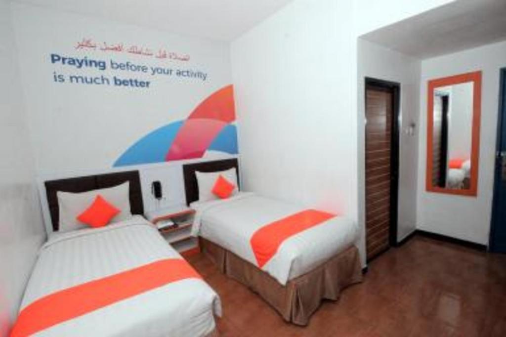 Oriza Hotel Surabaya Exterior photo