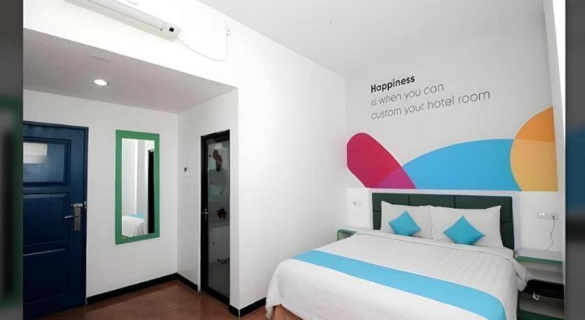 Oriza Hotel Surabaya Exterior photo