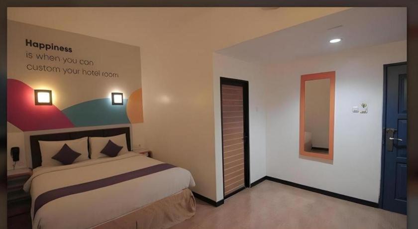 Oriza Hotel Surabaya Exterior photo
