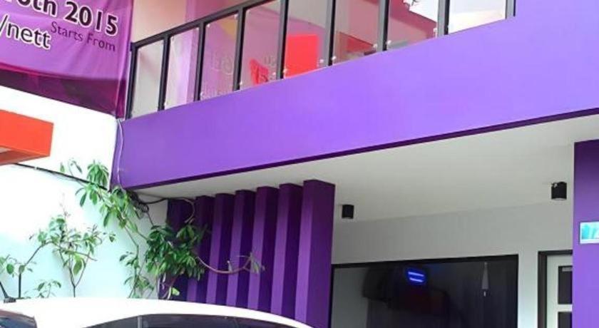 Oriza Hotel Surabaya Exterior photo